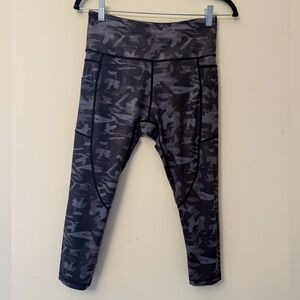 Zyia Brand Size 6-8 Light n Tight Camo Leggings